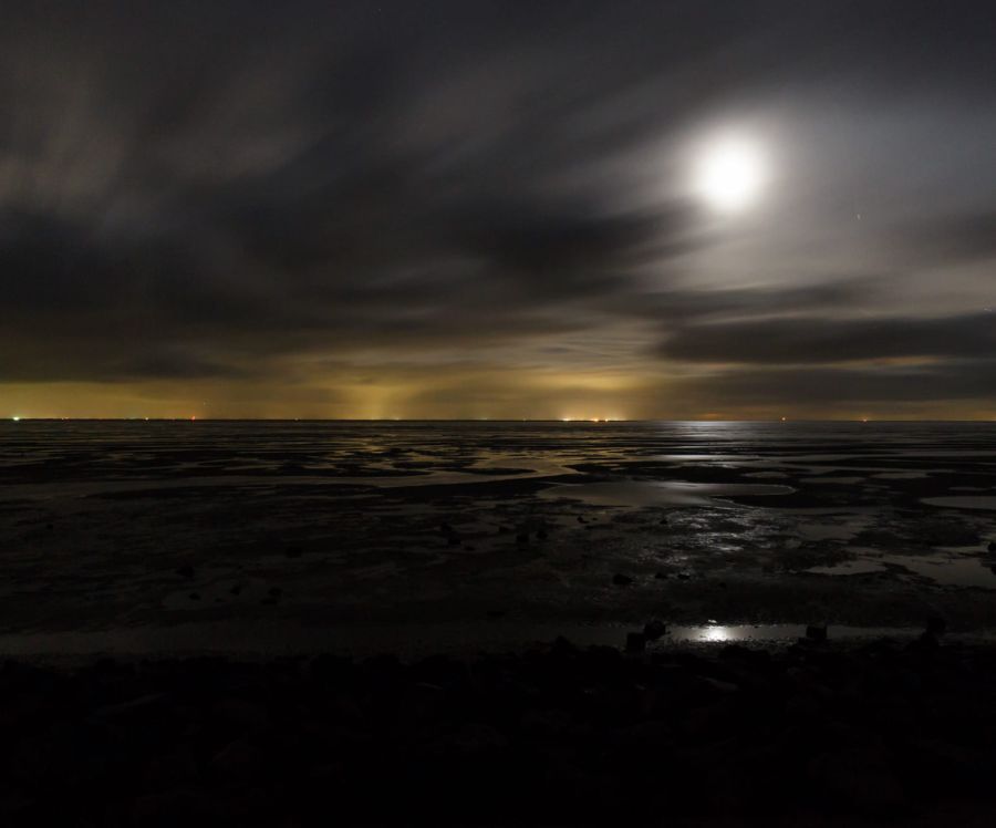 De Noordzee op Terschelling bij nacht